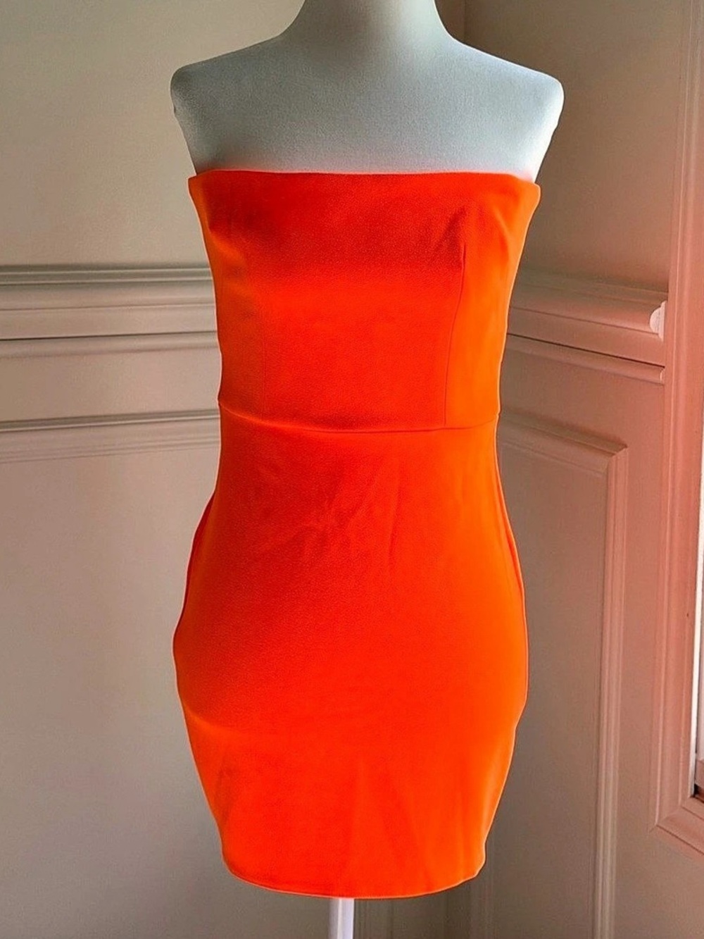 Alex Perry "Lux" Strapless Crepe Mini Dress